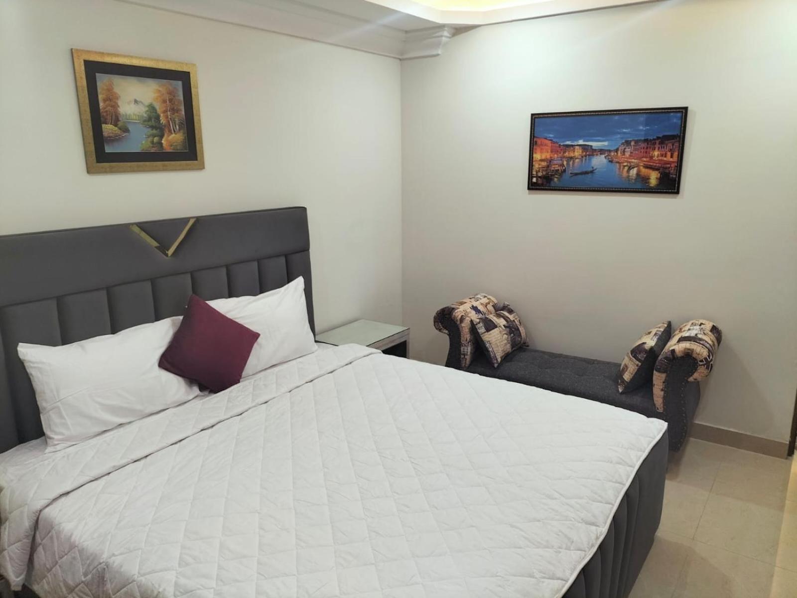 Royal Galaxy Hotel & Residence - Near Islamabad International Airport & Motorway المظهر الخارجي الصورة