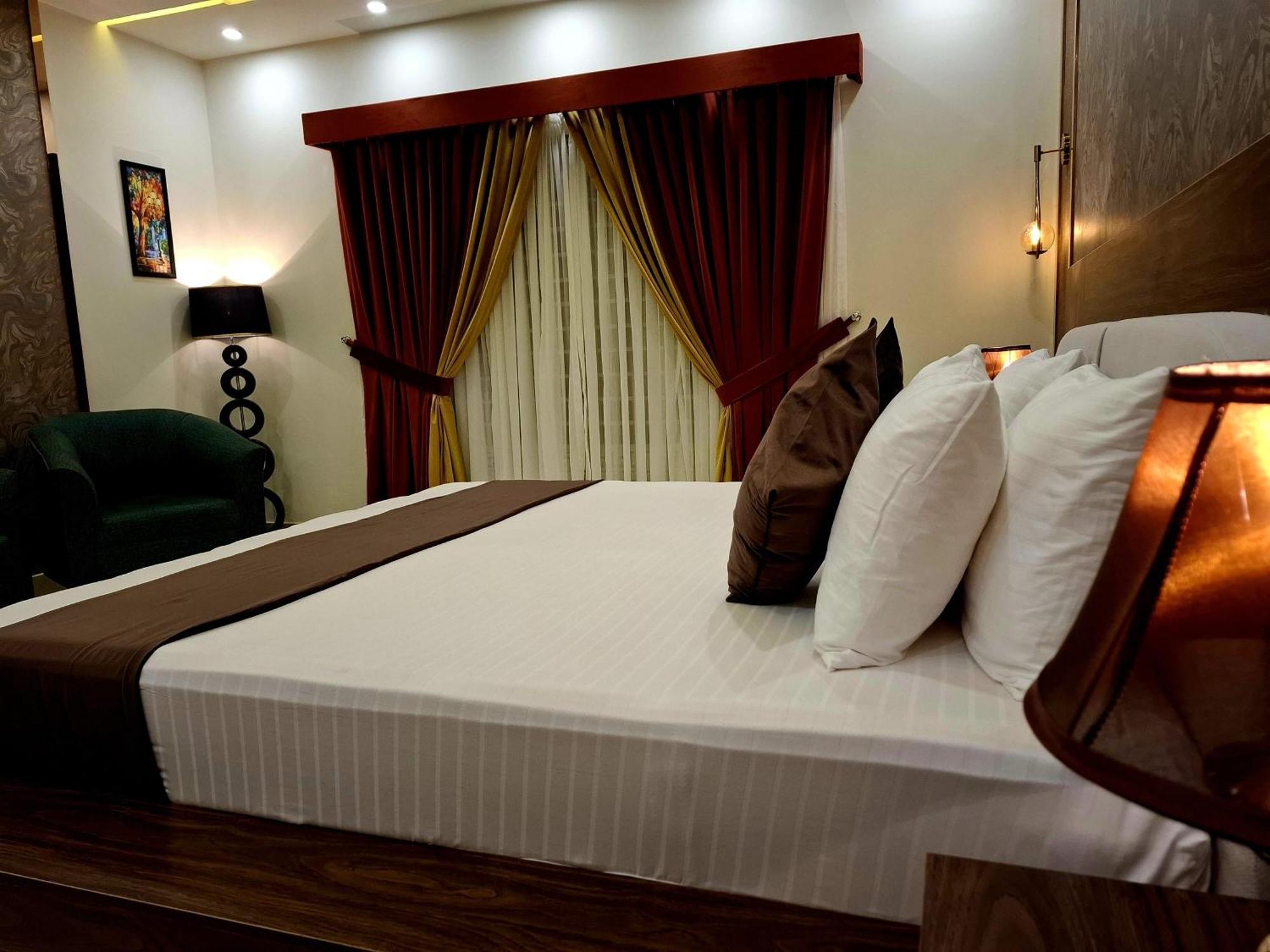 Royal Galaxy Hotel & Residence - Near Islamabad International Airport & Motorway المظهر الخارجي الصورة
