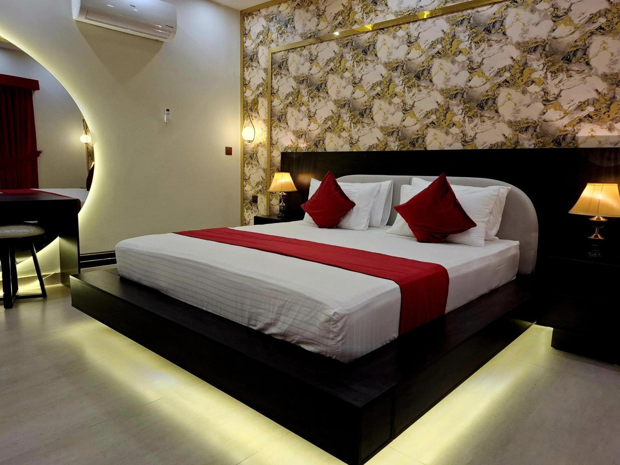 Royal Galaxy Hotel & Residence - Near Islamabad International Airport & Motorway المظهر الخارجي الصورة