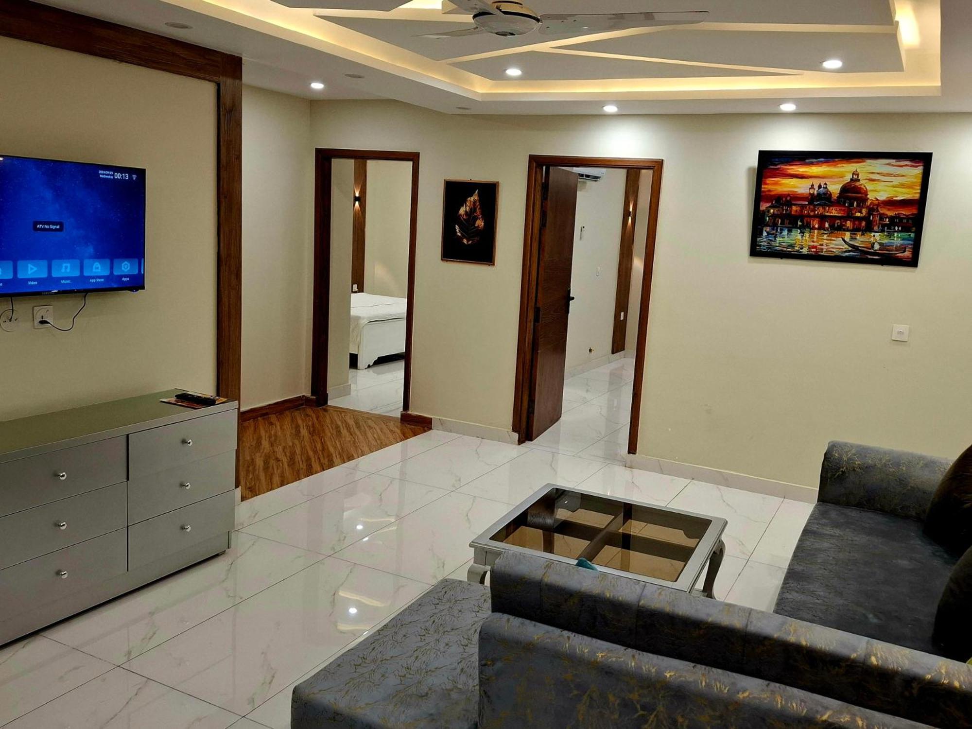 Royal Galaxy Hotel & Residence - Near Islamabad International Airport & Motorway المظهر الخارجي الصورة